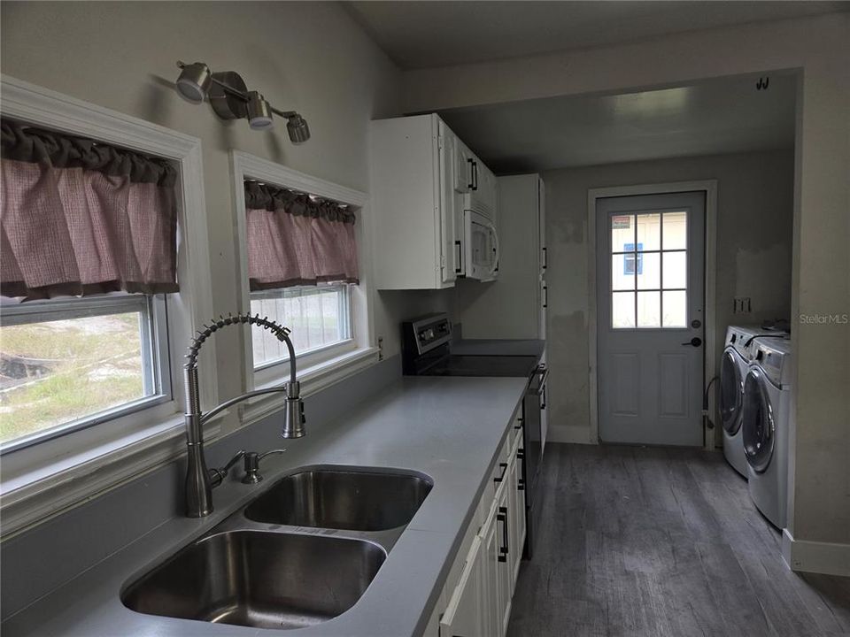 出租: $2,400 (3 贝兹, 2 浴室, 1160 平方英尺)