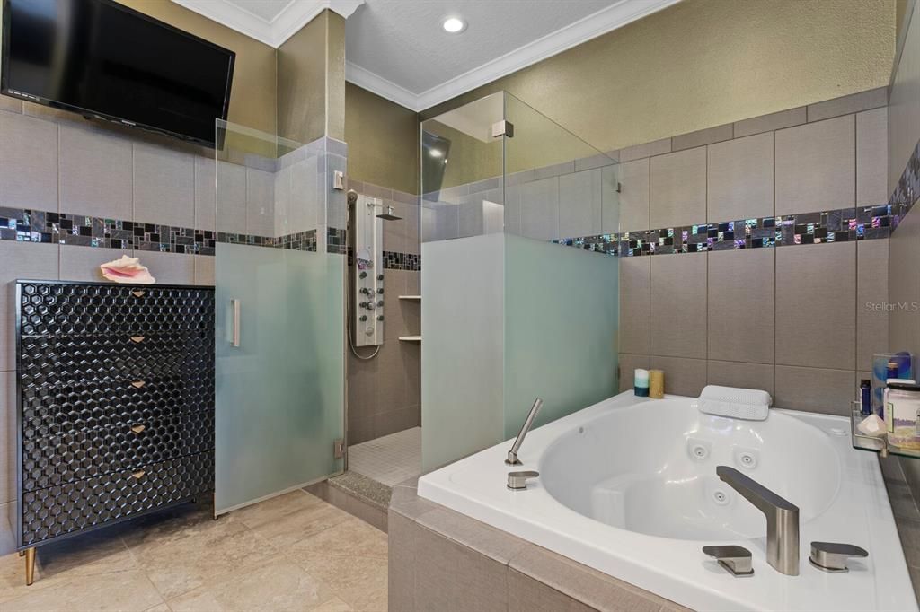 For Sale: $2,499,999 (4 beds, 3 baths, 4288 Square Feet)