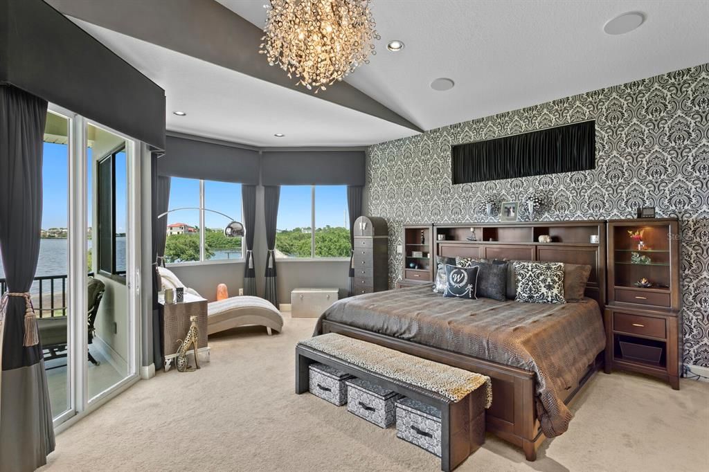 For Sale: $2,499,999 (4 beds, 3 baths, 4288 Square Feet)