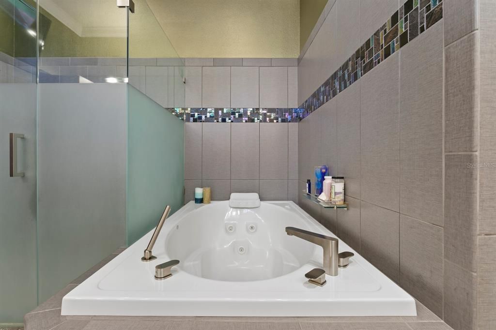 For Sale: $2,499,999 (4 beds, 3 baths, 4288 Square Feet)