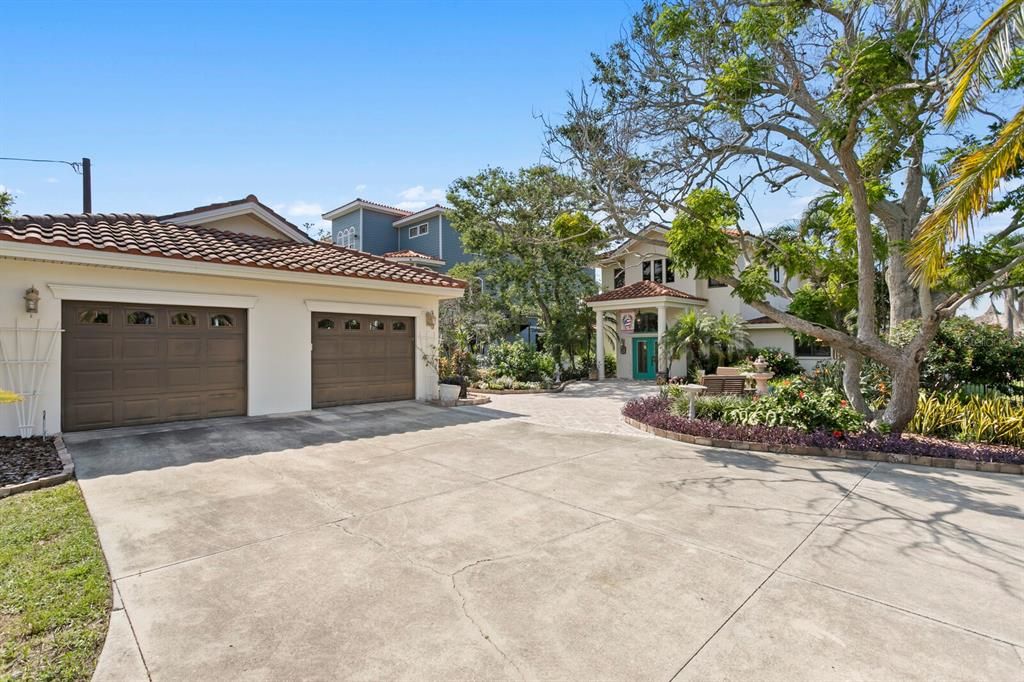 For Sale: $2,499,999 (4 beds, 3 baths, 4288 Square Feet)