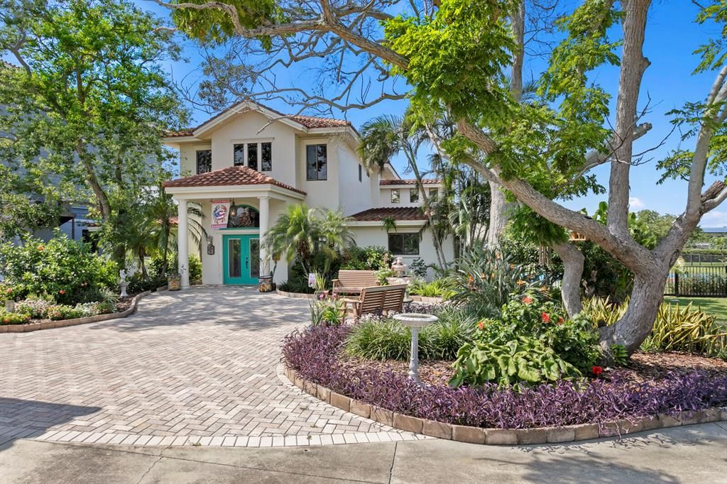 For Sale: $2,499,999 (4 beds, 3 baths, 4288 Square Feet)