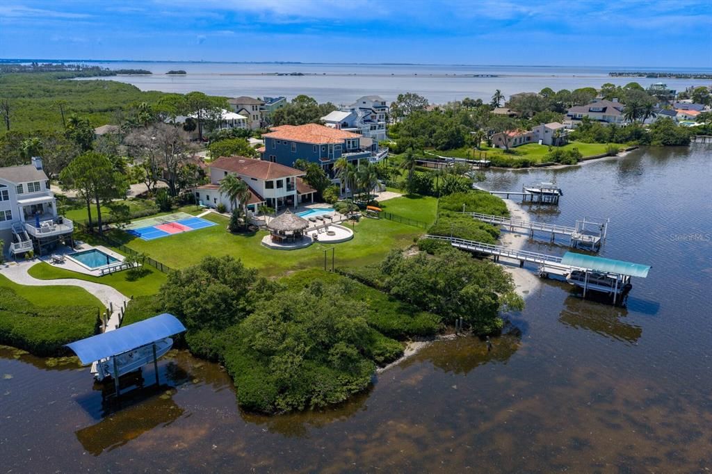 For Sale: $2,499,999 (4 beds, 3 baths, 4288 Square Feet)