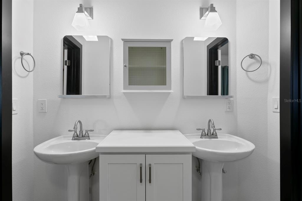 For Sale: $2,499,999 (4 beds, 3 baths, 4288 Square Feet)