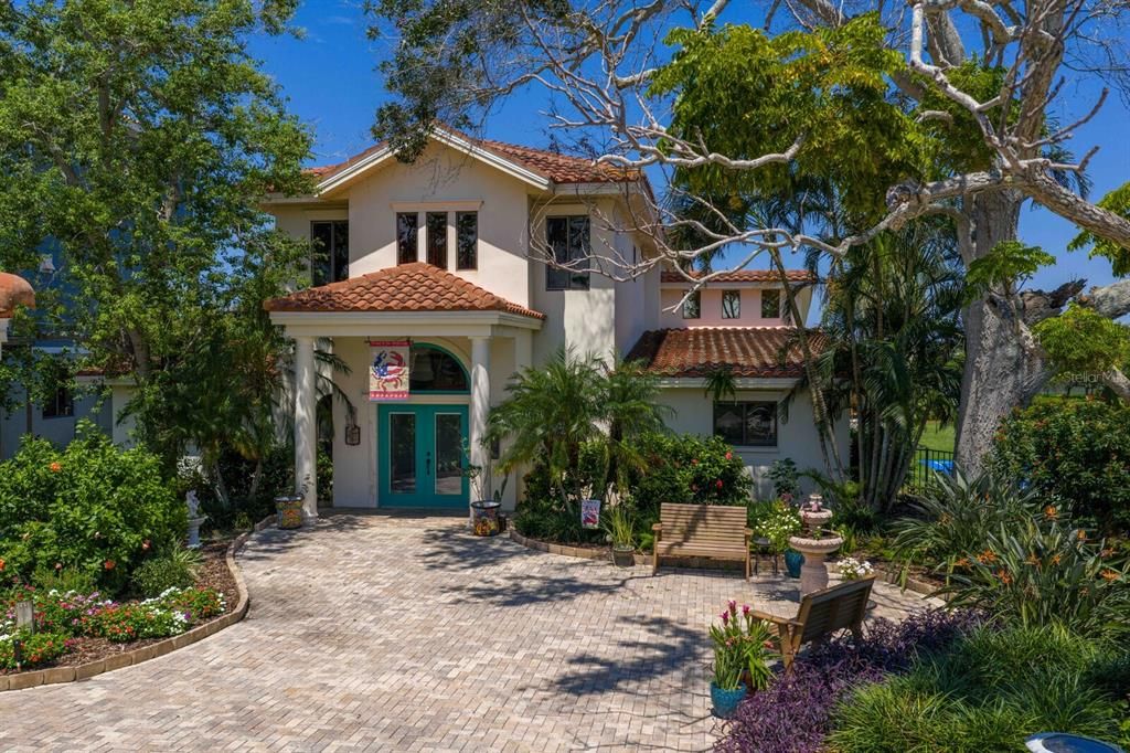 For Sale: $2,499,999 (4 beds, 3 baths, 4288 Square Feet)