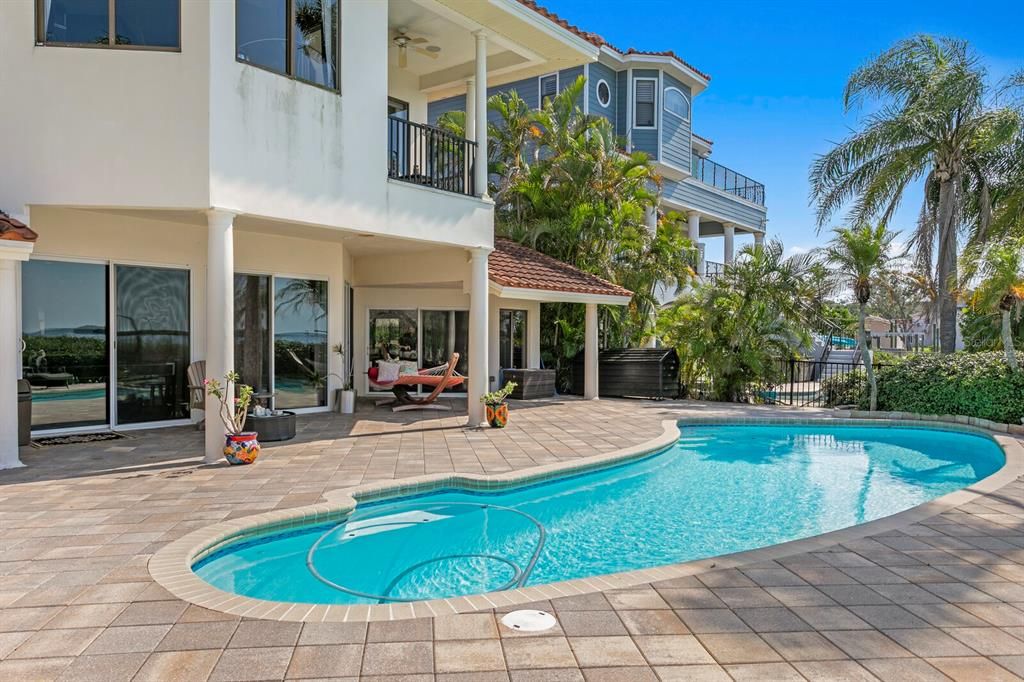 For Sale: $2,499,999 (4 beds, 3 baths, 4288 Square Feet)