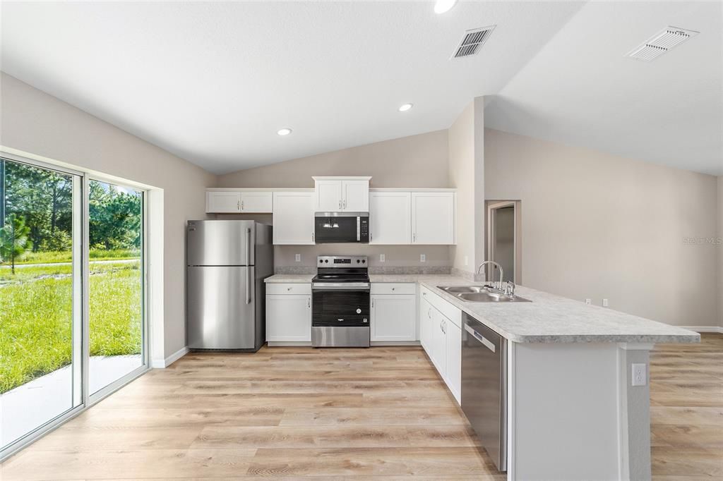 For Sale: $230,000 (3 beds, 2 baths, 1089 Square Feet)