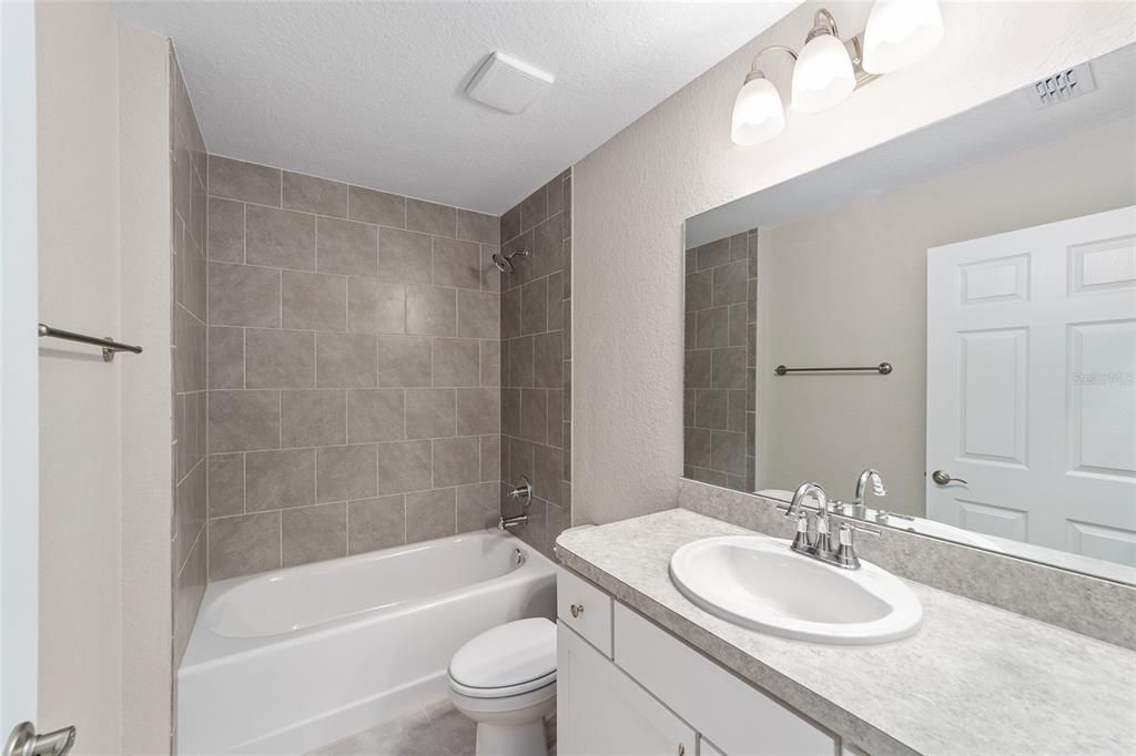 For Sale: $230,000 (3 beds, 2 baths, 1089 Square Feet)