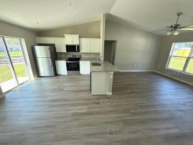 For Sale: $230,000 (3 beds, 2 baths, 1089 Square Feet)