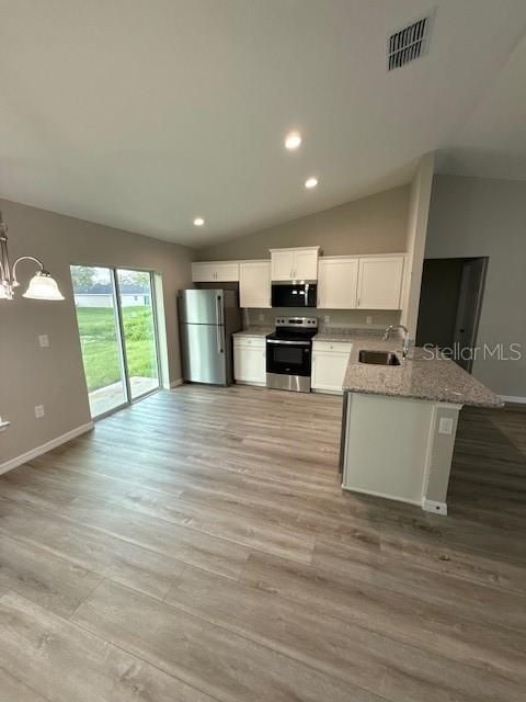 For Sale: $230,000 (3 beds, 2 baths, 1089 Square Feet)