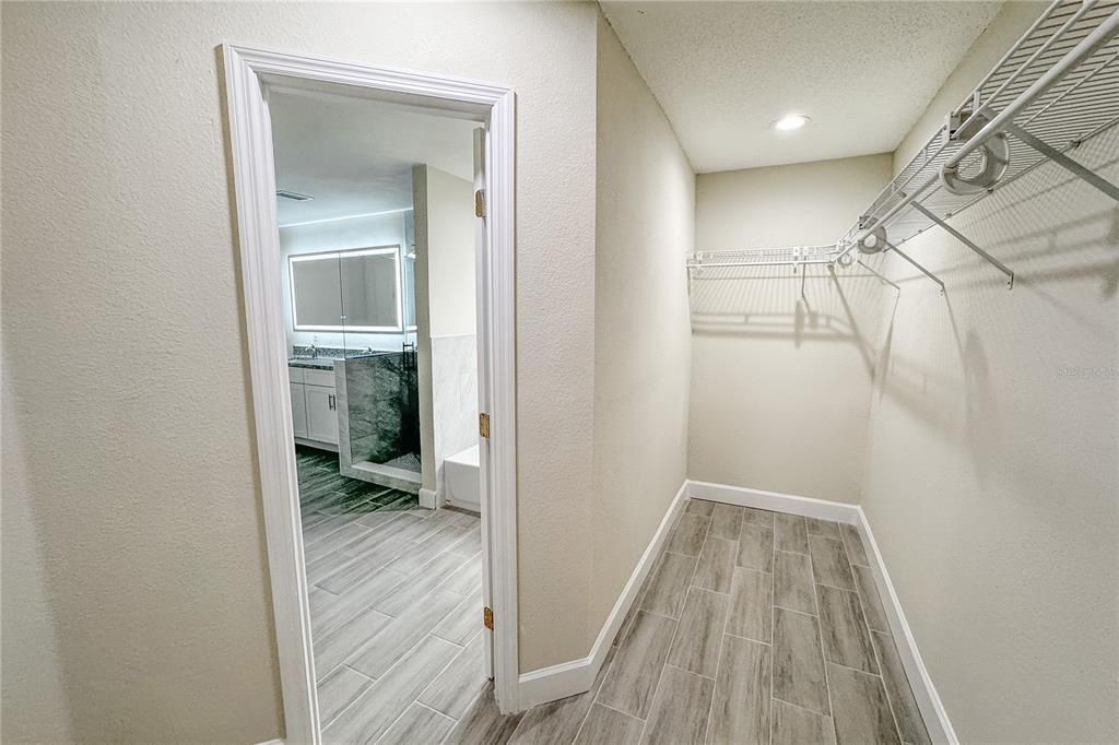 En Venta: $689,000 (4 camas, 2 baños, 2151 Pies cuadrados)