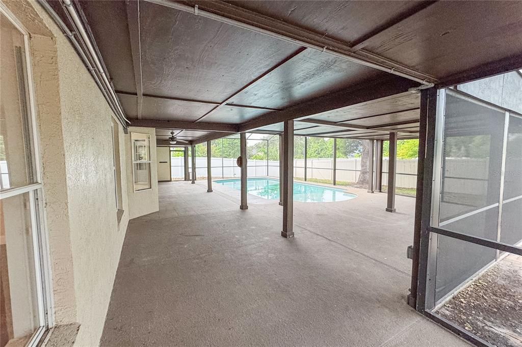 En Venta: $689,000 (4 camas, 2 baños, 2151 Pies cuadrados)