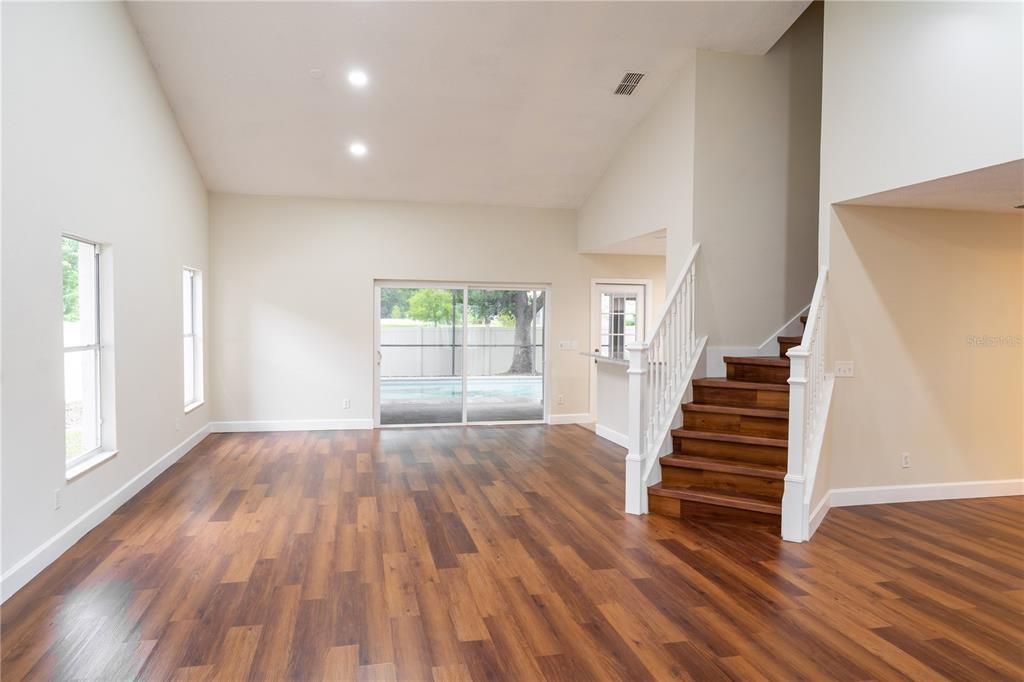 En Venta: $689,000 (4 camas, 2 baños, 2151 Pies cuadrados)