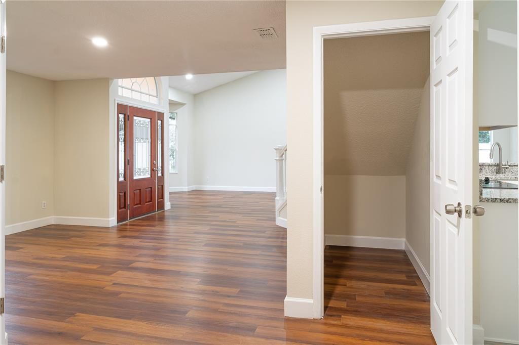 En Venta: $689,000 (4 camas, 2 baños, 2151 Pies cuadrados)