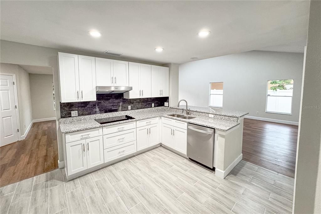 En Venta: $689,000 (4 camas, 2 baños, 2151 Pies cuadrados)