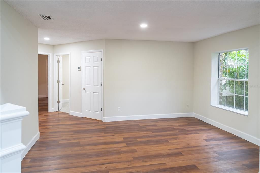 En Venta: $689,000 (4 camas, 2 baños, 2151 Pies cuadrados)