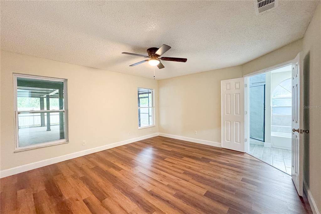 En Venta: $689,000 (4 camas, 2 baños, 2151 Pies cuadrados)