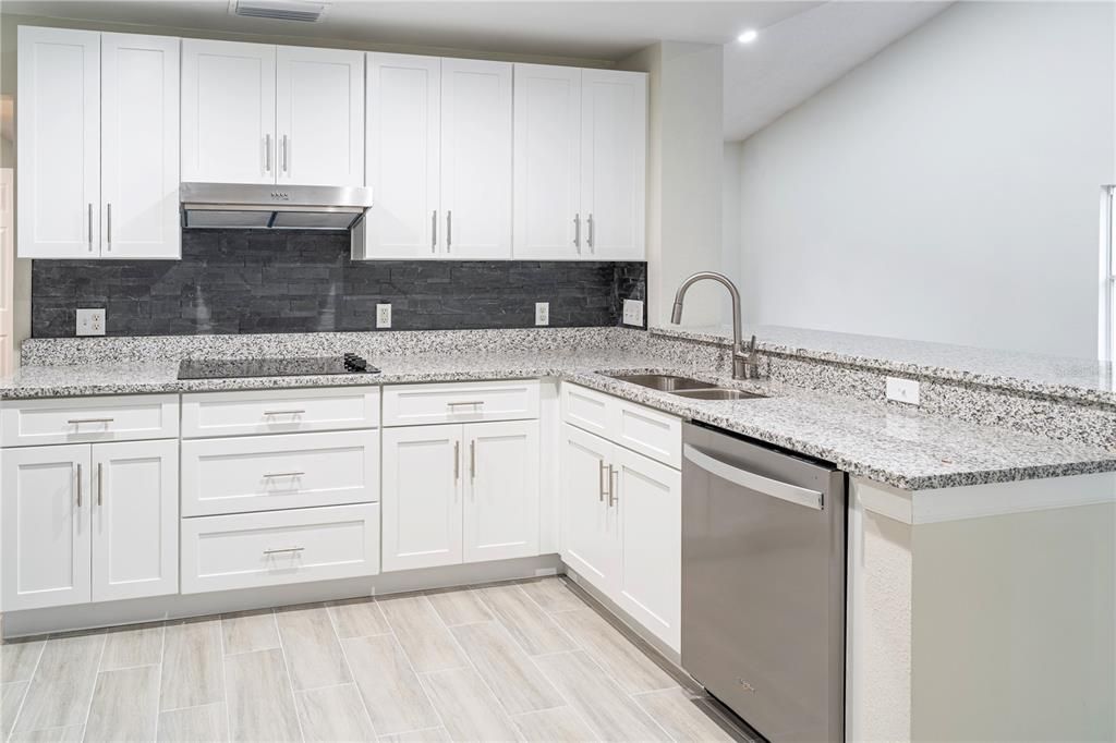 En Venta: $689,000 (4 camas, 2 baños, 2151 Pies cuadrados)