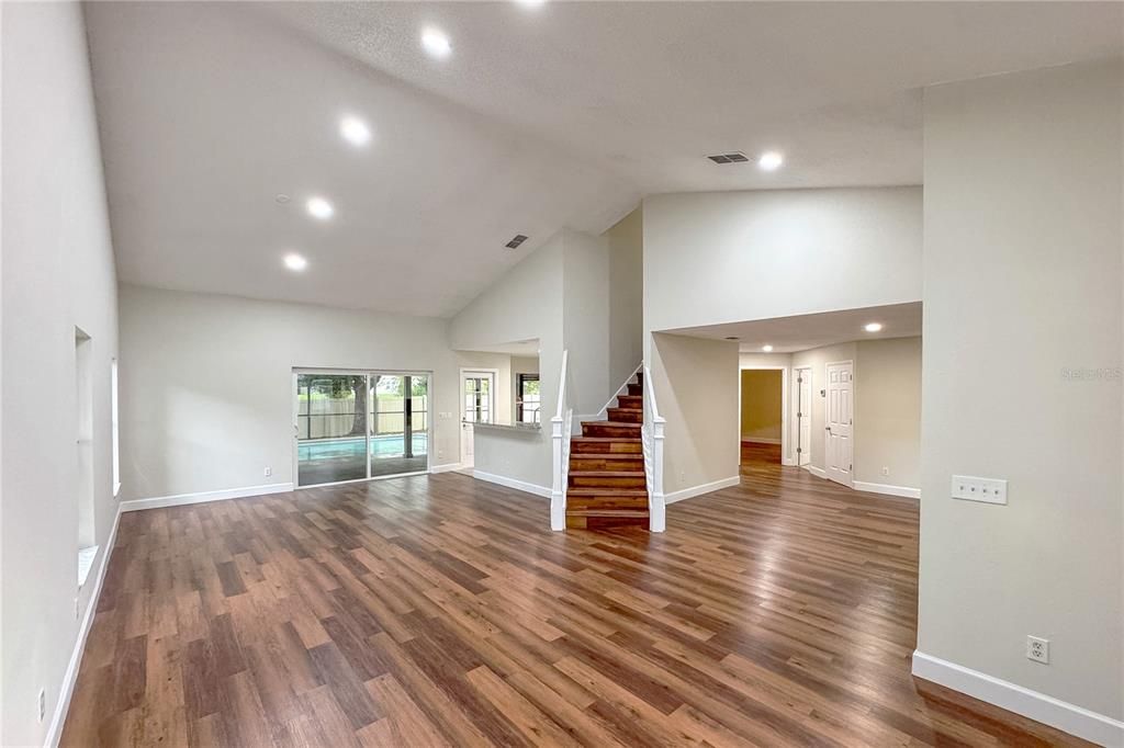 En Venta: $689,000 (4 camas, 2 baños, 2151 Pies cuadrados)