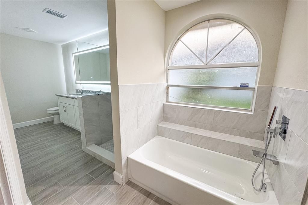 En Venta: $689,000 (4 camas, 2 baños, 2151 Pies cuadrados)