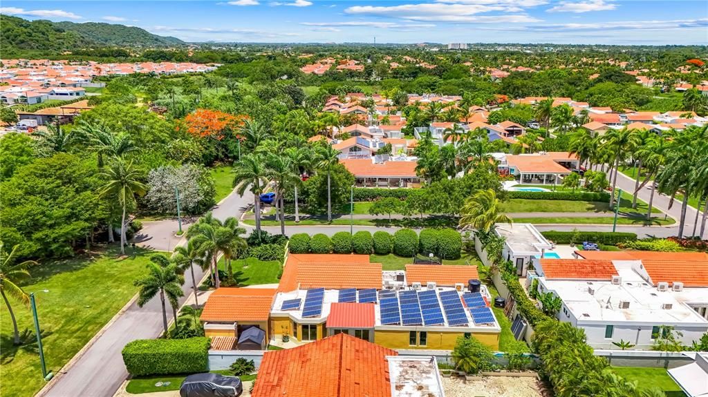 Active With Contract: $1,590,000 (4 beds, 3 baths, 4000 Square Feet)