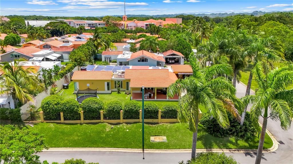 Active With Contract: $1,590,000 (4 beds, 3 baths, 4000 Square Feet)