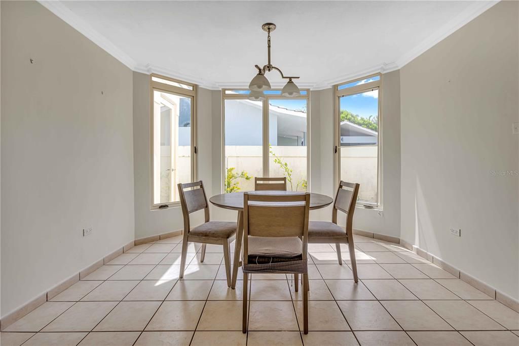 Active With Contract: $1,590,000 (4 beds, 3 baths, 4000 Square Feet)