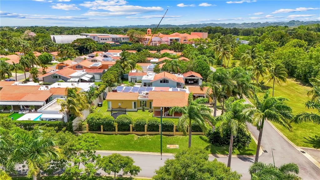 Active With Contract: $1,590,000 (4 beds, 3 baths, 4000 Square Feet)