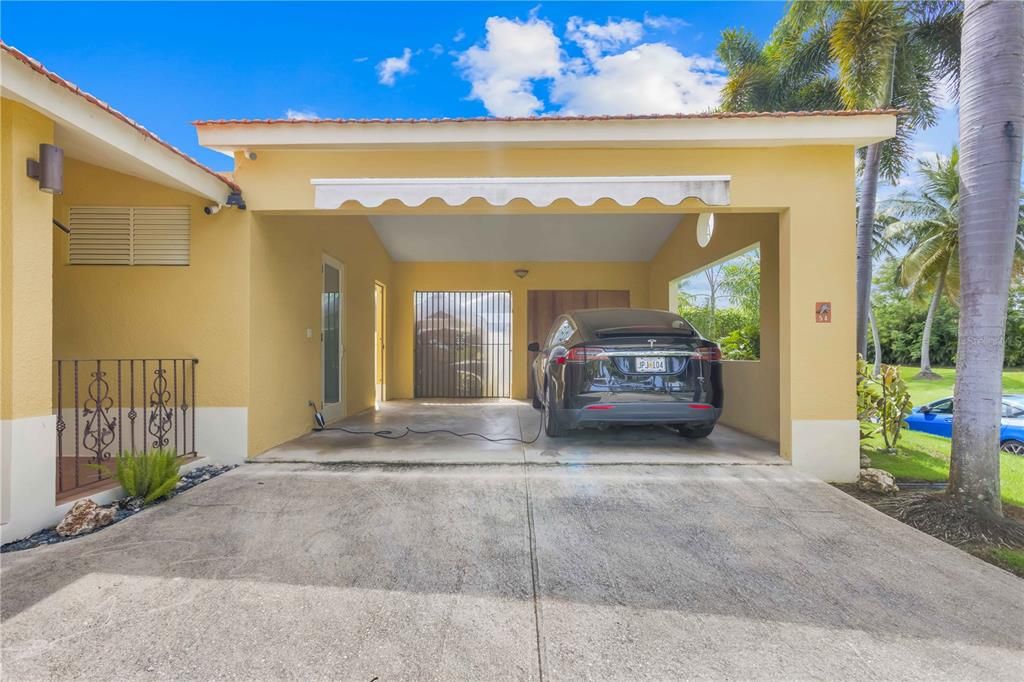 Active With Contract: $1,590,000 (4 beds, 3 baths, 4000 Square Feet)