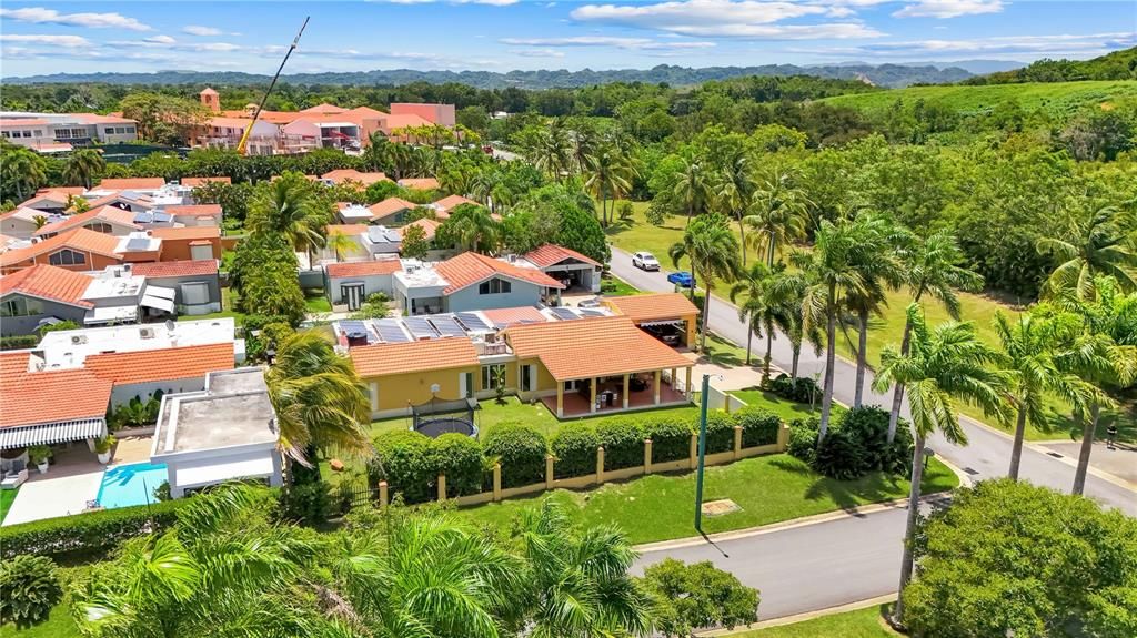 Active With Contract: $1,590,000 (4 beds, 3 baths, 4000 Square Feet)