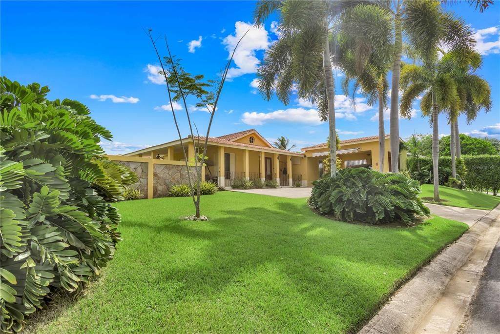 Active With Contract: $1,590,000 (4 beds, 3 baths, 4000 Square Feet)