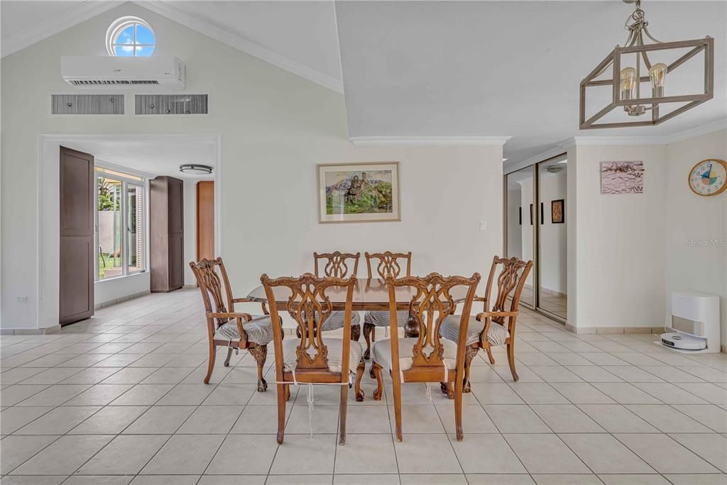 Active With Contract: $1,590,000 (4 beds, 3 baths, 4000 Square Feet)