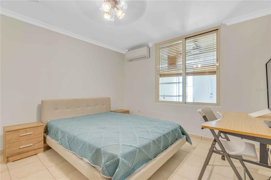 Active With Contract: $1,590,000 (4 beds, 3 baths, 4000 Square Feet)