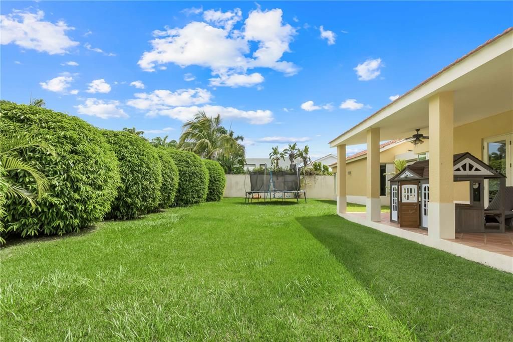 Active With Contract: $1,590,000 (4 beds, 3 baths, 4000 Square Feet)