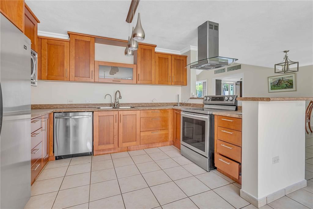 Active With Contract: $1,590,000 (4 beds, 3 baths, 4000 Square Feet)