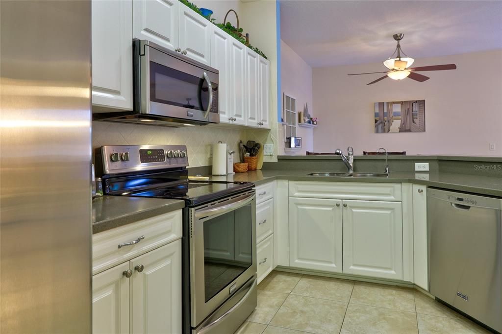 For Sale: $265,000 (2 beds, 2 baths, 1280 Square Feet)