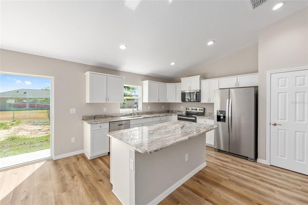 For Sale: $240,000 (3 beds, 2 baths, 1399 Square Feet)