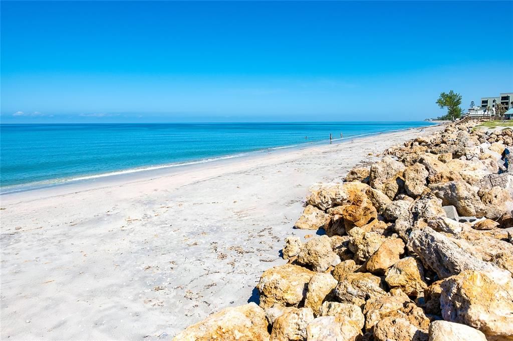 En Venta: $1,599,000 (0.34 acres)