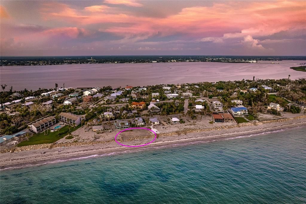 En Venta: $1,599,000 (0.34 acres)