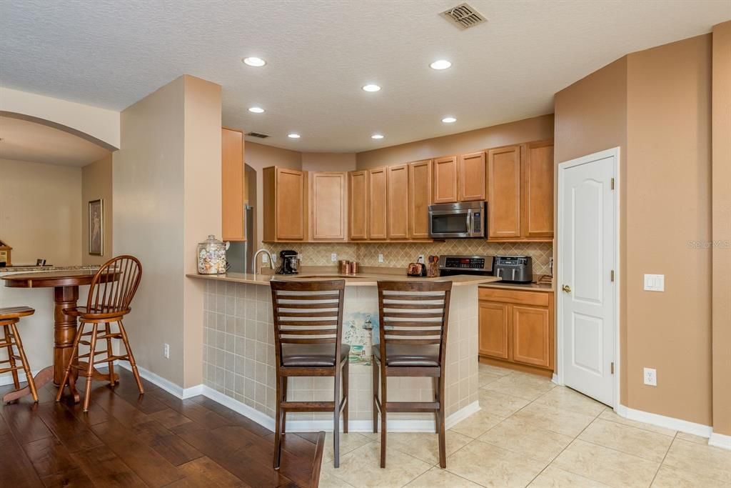 Active With Contract: $459,900 (4 beds, 3 baths, 2276 Square Feet)