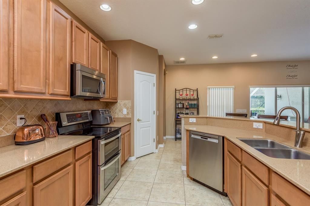 Active With Contract: $459,900 (4 beds, 3 baths, 2276 Square Feet)