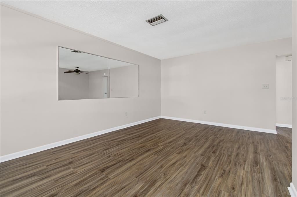 For Rent: $1,200 (1 beds, 1 baths, 600 Square Feet)