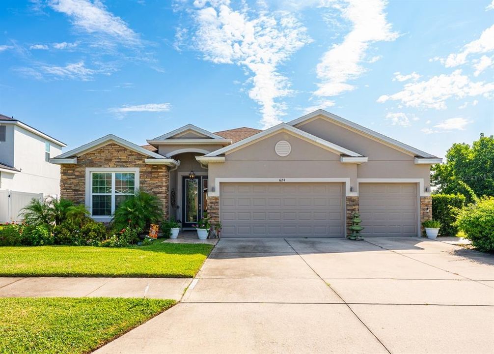 Active With Contract: $425,000 (4 beds, 3 baths, 2345 Square Feet)