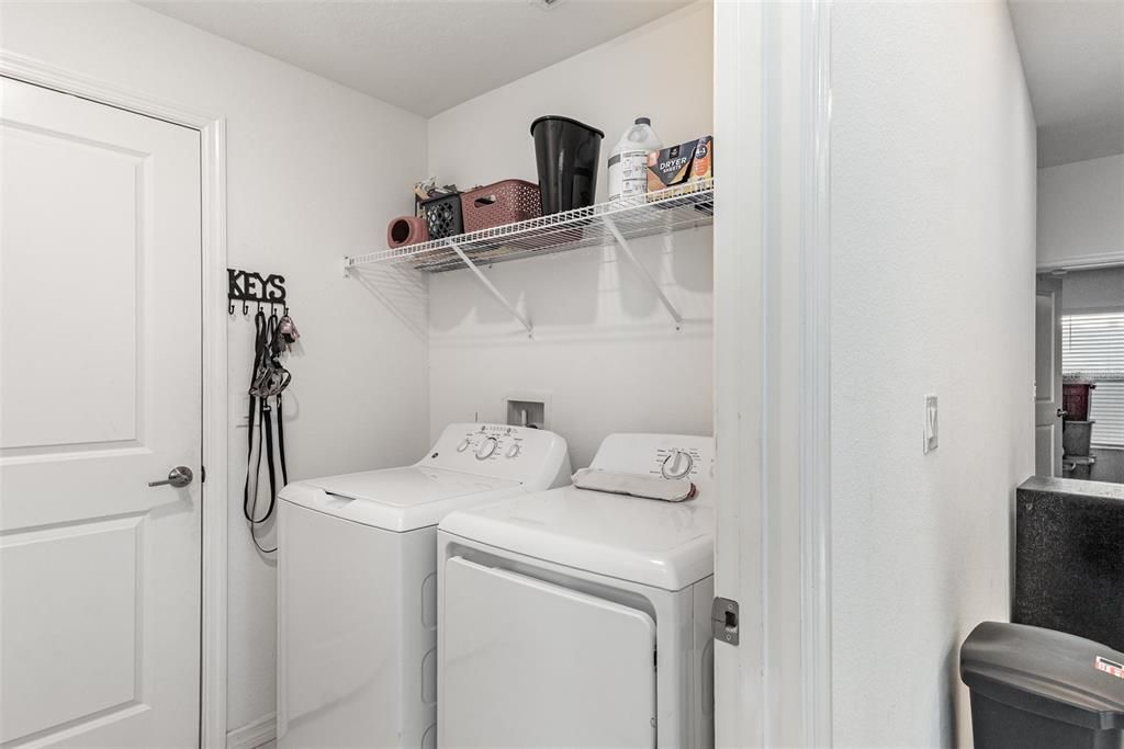 合同活跃: $275,000 (4 贝兹, 2 浴室, 1817 平方英尺)