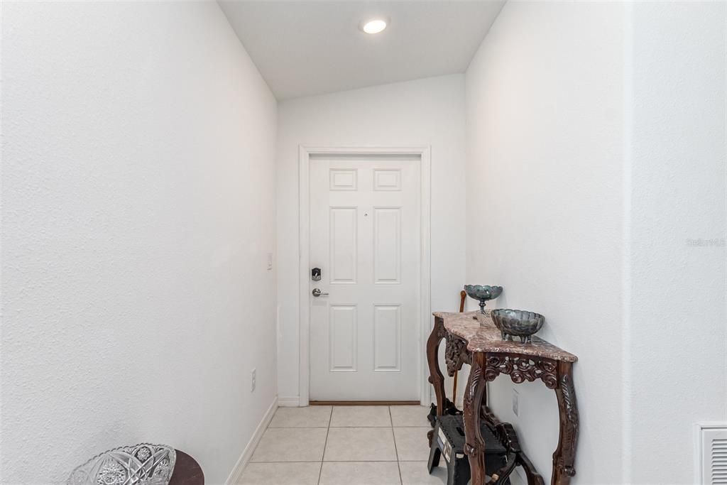 合同活跃: $275,000 (4 贝兹, 2 浴室, 1817 平方英尺)