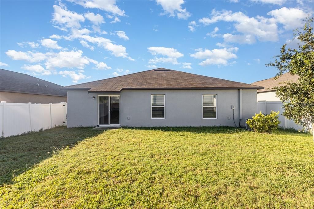 合同活跃: $275,000 (4 贝兹, 2 浴室, 1817 平方英尺)