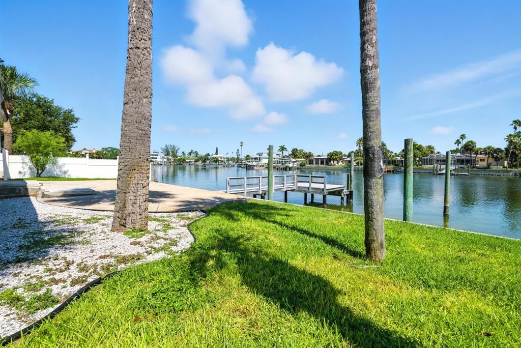 Active With Contract: $1,400,000 (2 beds, 2 baths, 1831 Square Feet)