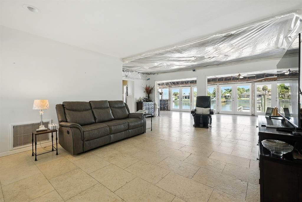 Active With Contract: $1,400,000 (2 beds, 2 baths, 1831 Square Feet)