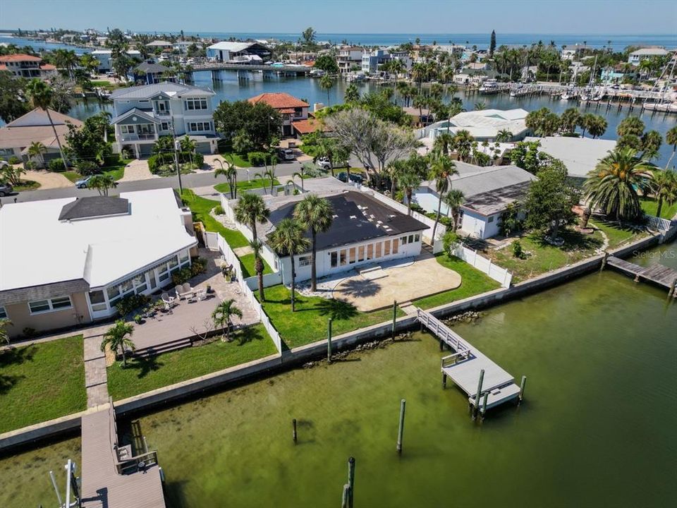 Active With Contract: $1,400,000 (2 beds, 2 baths, 1831 Square Feet)