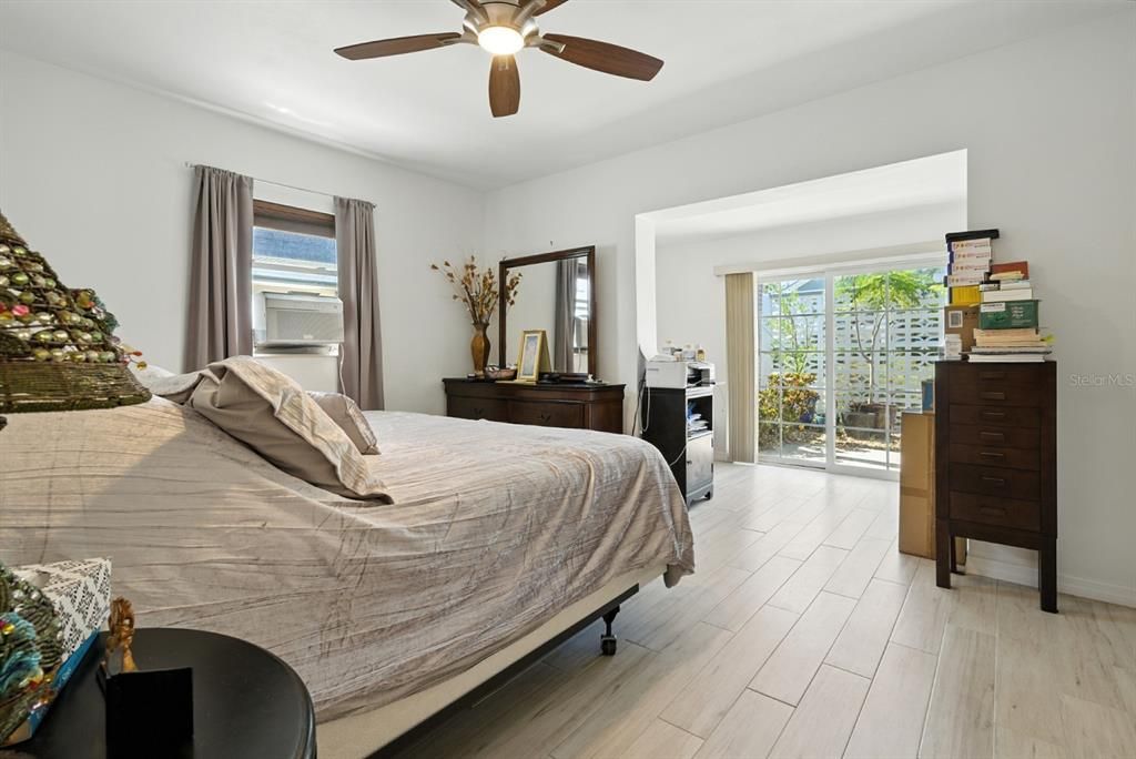 Active With Contract: $1,400,000 (2 beds, 2 baths, 1831 Square Feet)